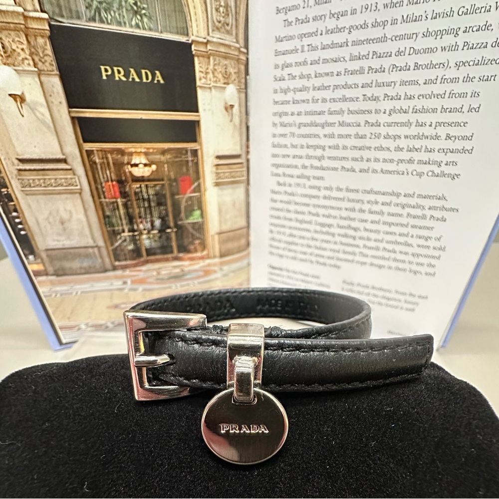 ❌ SALE ❌ PRADA LEATHER LOGO WRAP BRACELET w/COA